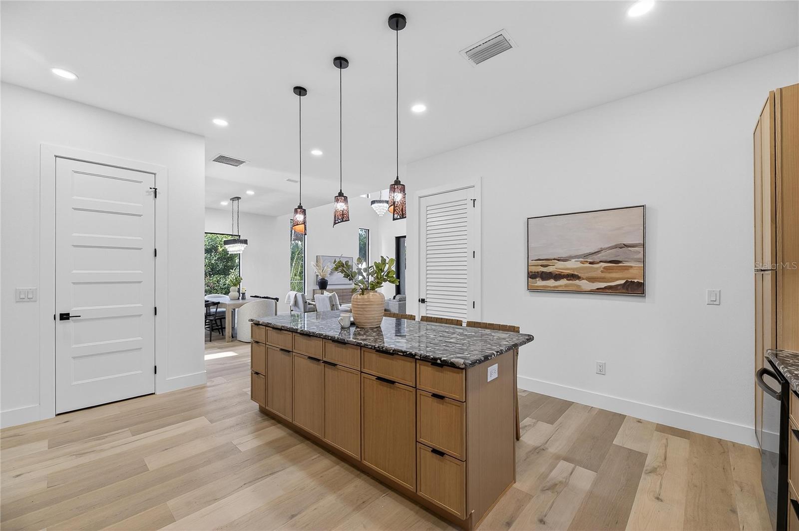 Image 21 of 84 For 2335 Oak Terrace