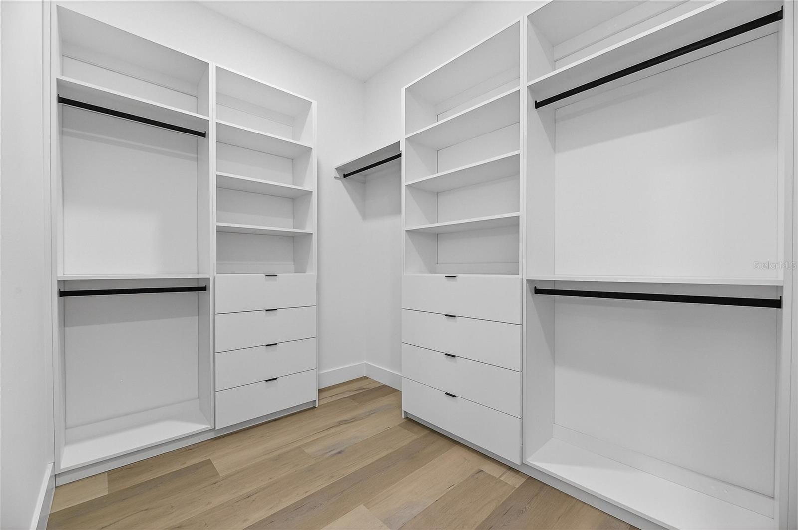 Image 33 of 84 For 2335 Oak Terrace