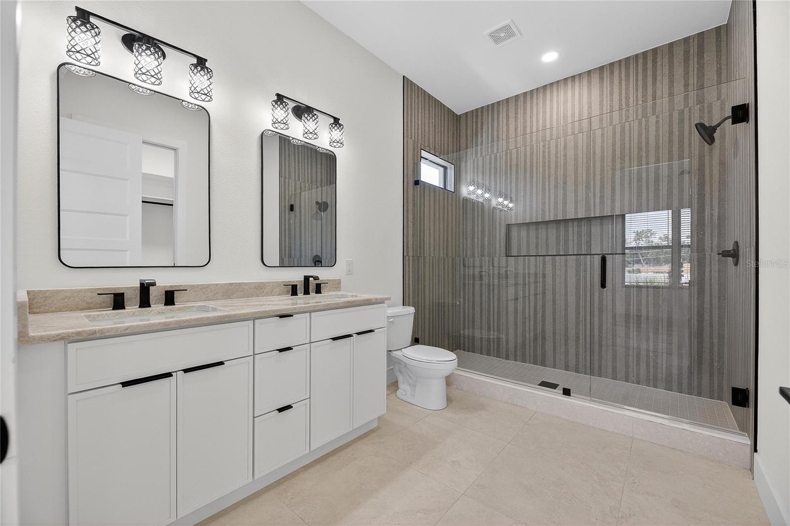 Image 37 of 84 For 2335 Oak Terrace