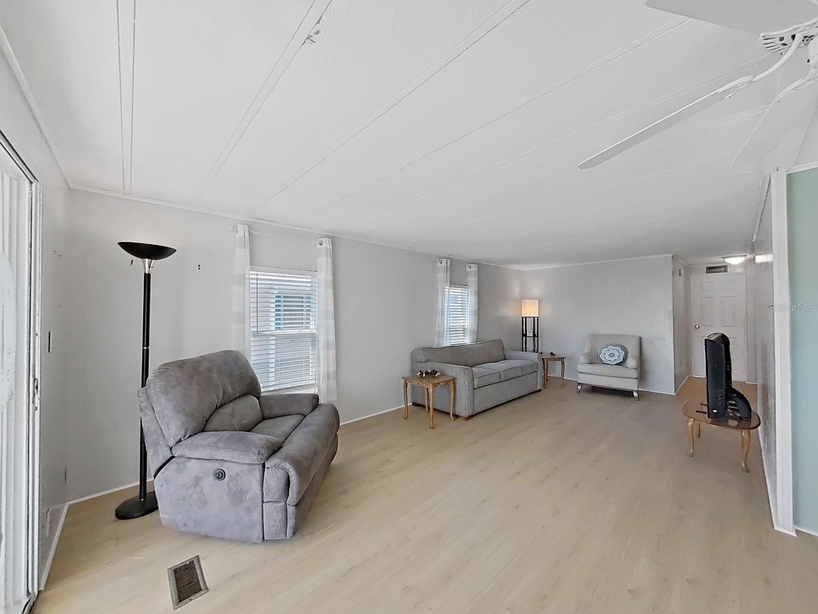 Image 10 of 24 For 12501 Ulmerton Road 119