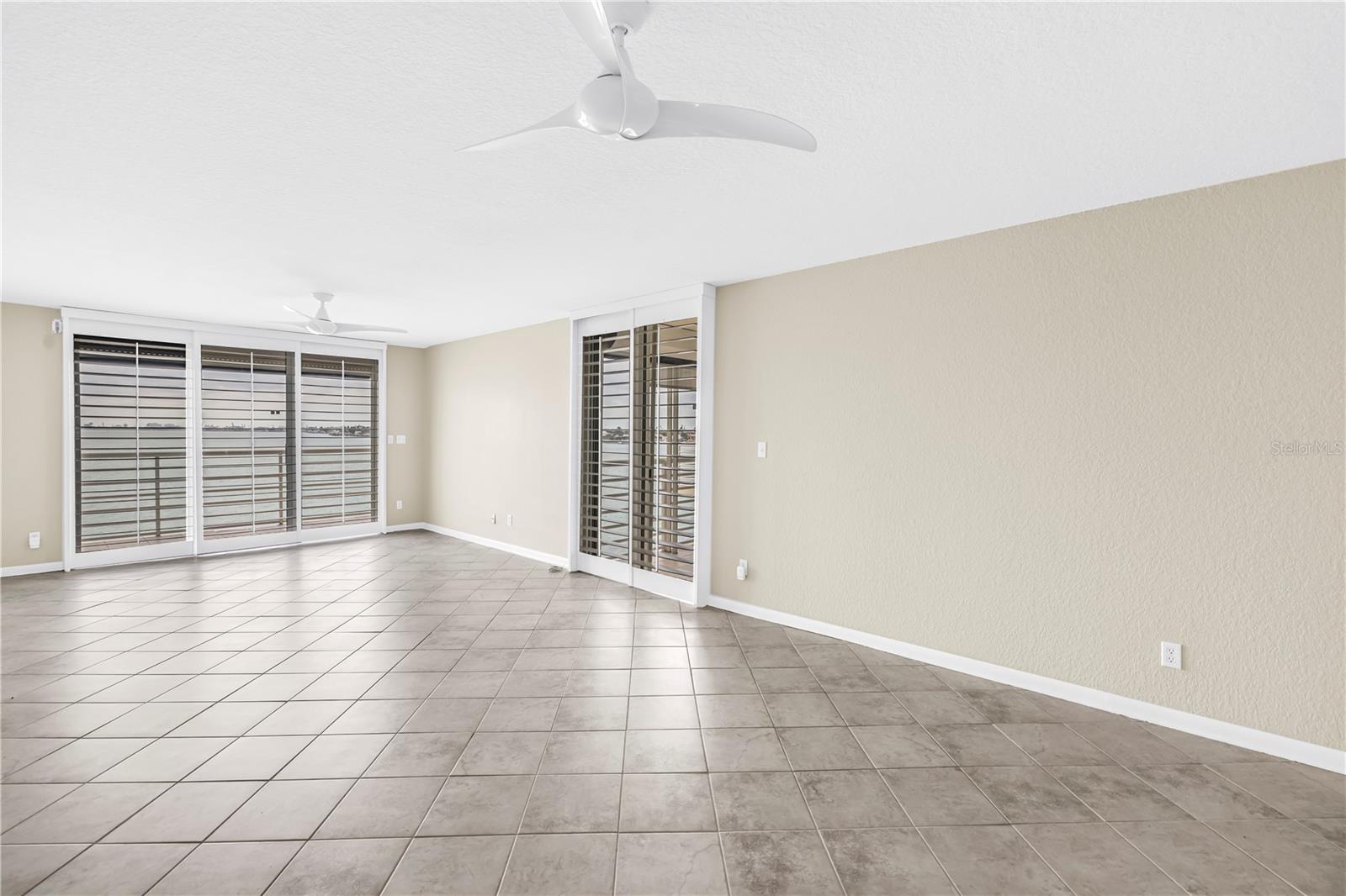 Image 14 of 41 For 6105 Bahia Del Mar Circle 384