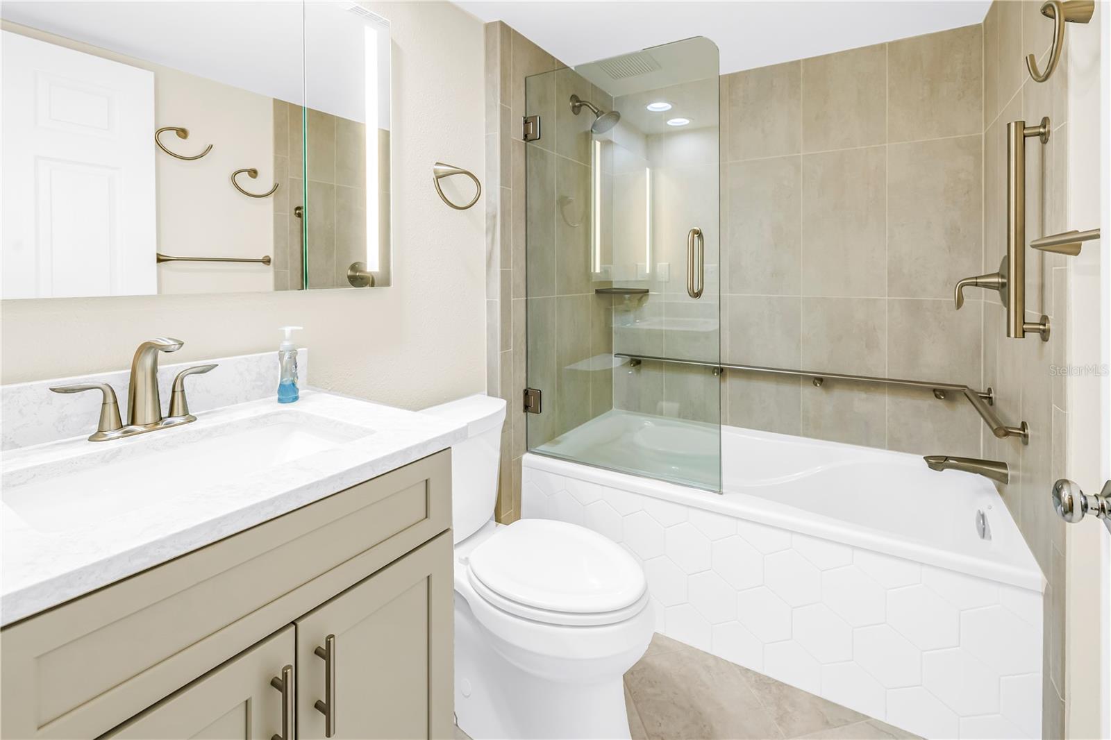 Image 29 of 41 For 6105 Bahia Del Mar Circle 384