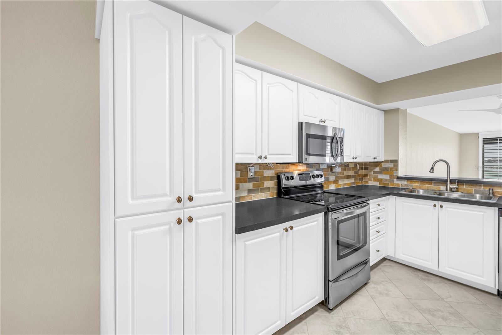 Image 9 of 41 For 6105 Bahia Del Mar Circle 384