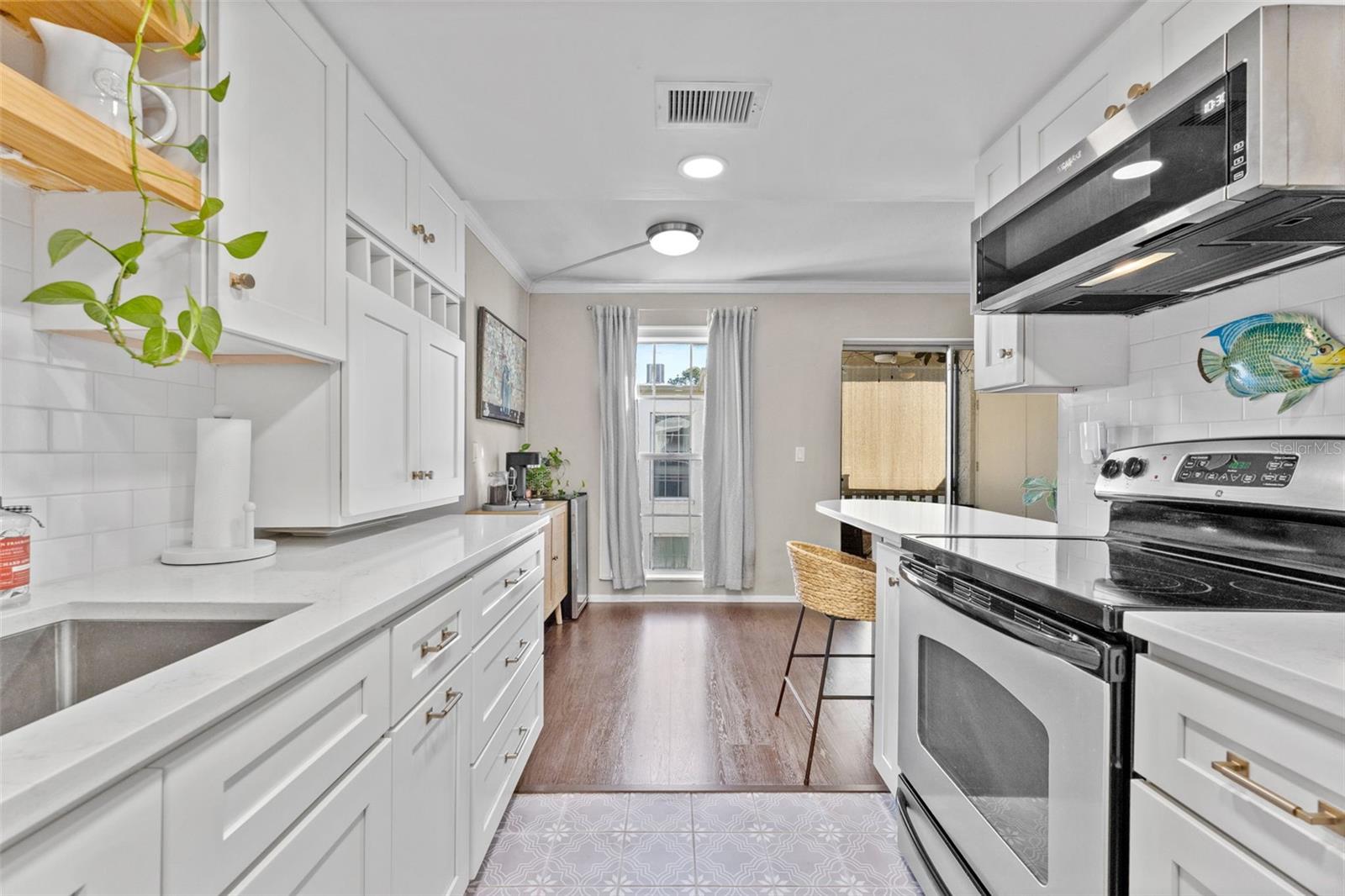 Image 11 of 21 For 4611 North B Street 232