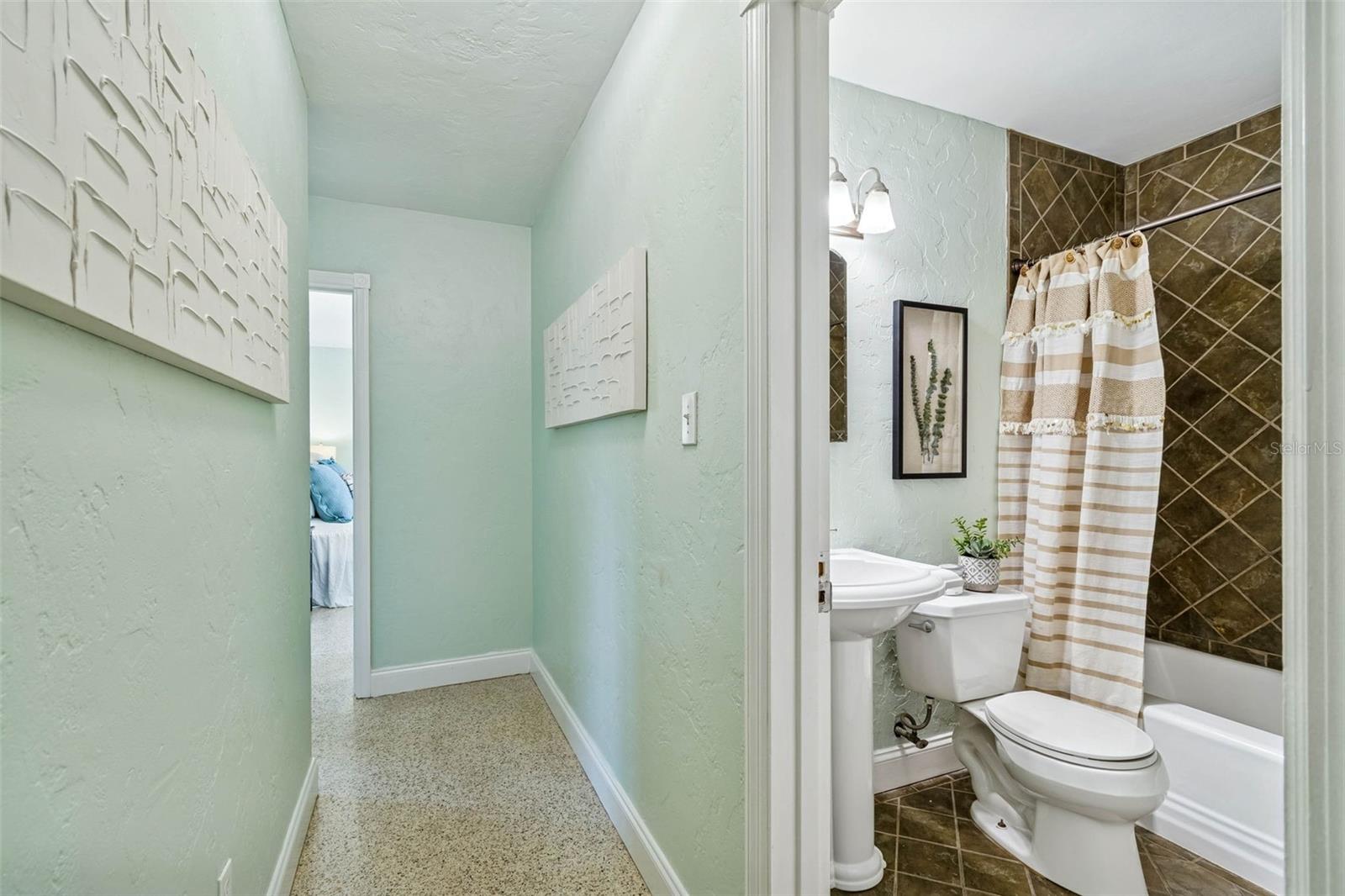 Image 15 of 46 For 6041 5th Avenue N