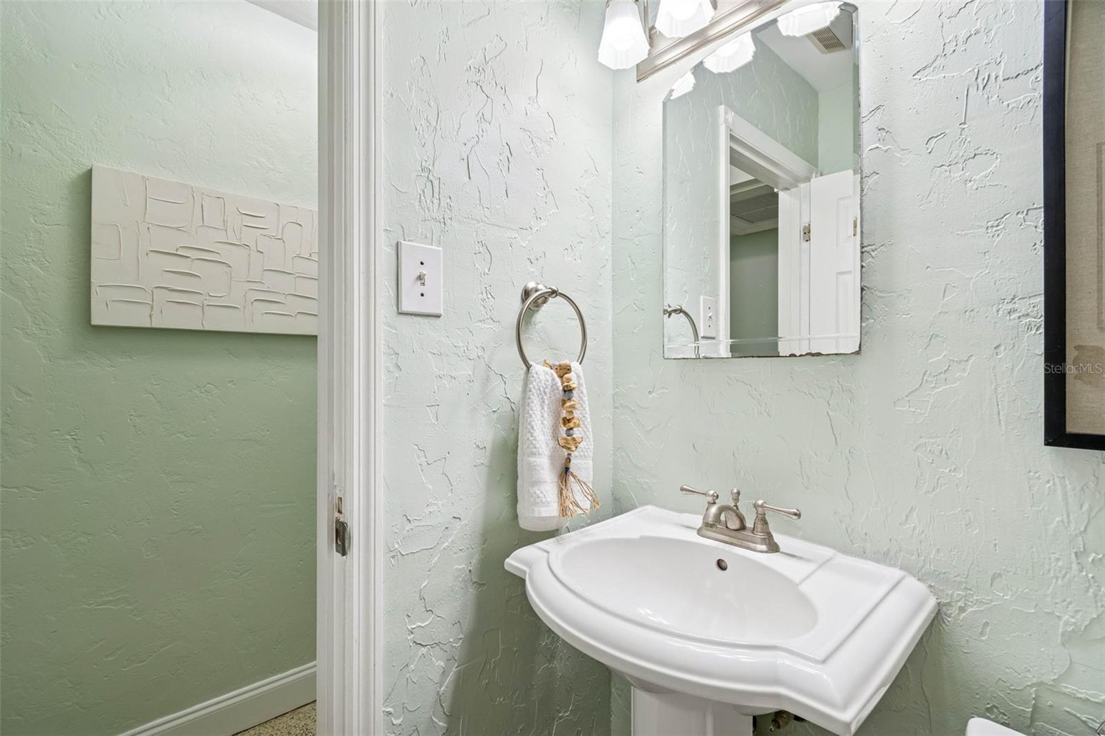 Image 16 of 46 For 6041 5th Avenue N