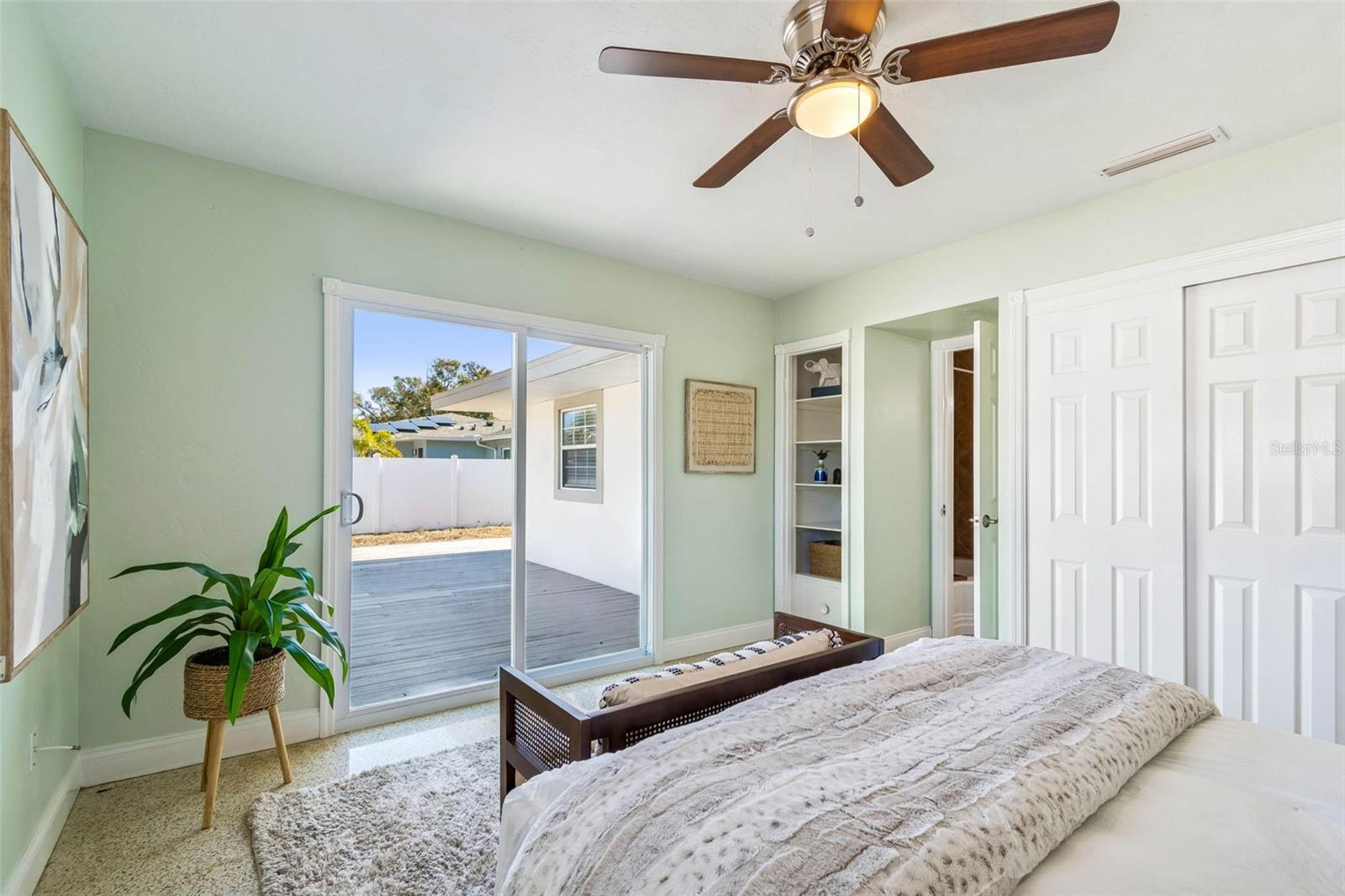 Image 18 of 46 For 6041 5th Avenue N