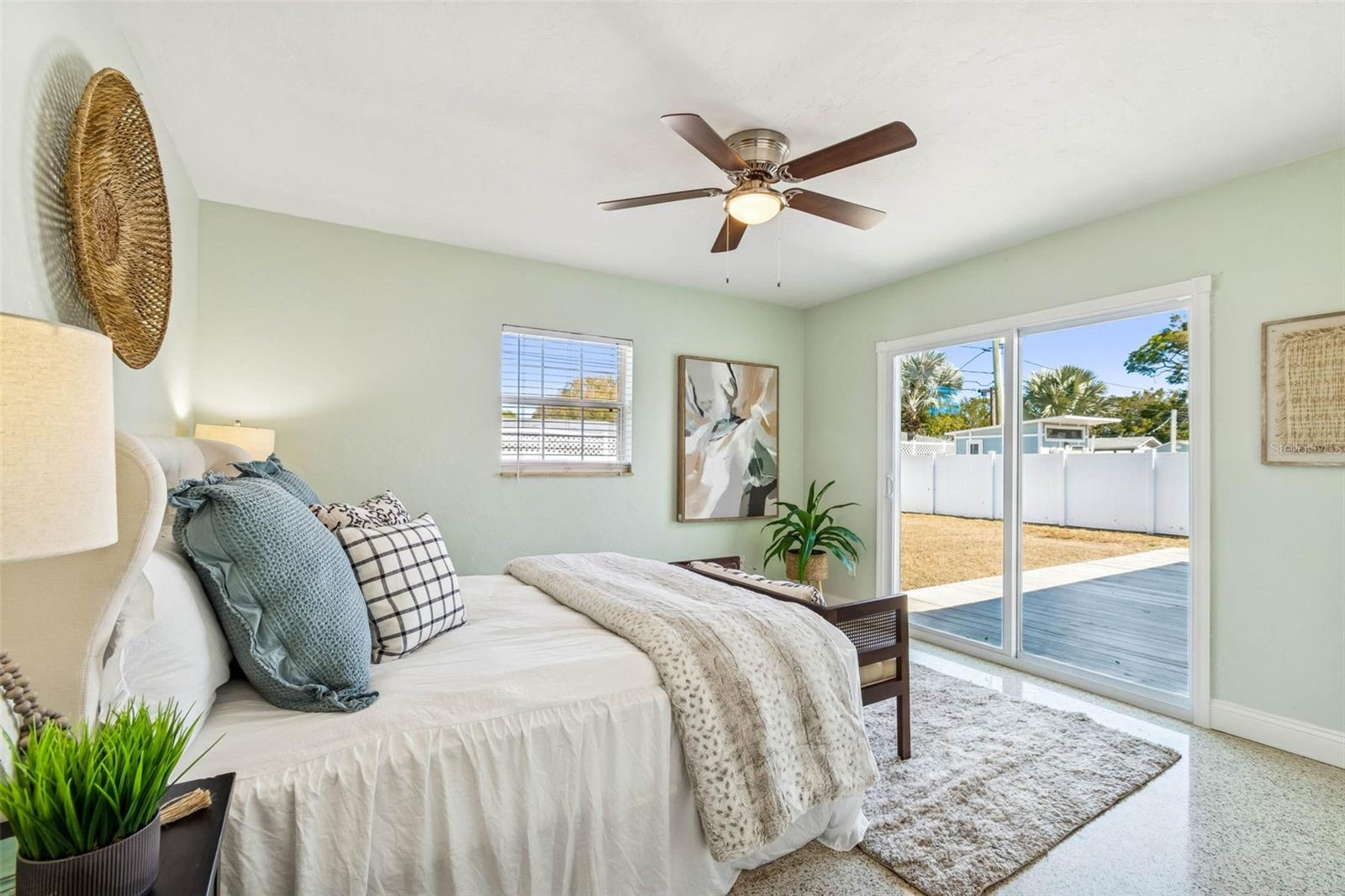 Image 19 of 46 For 6041 5th Avenue N