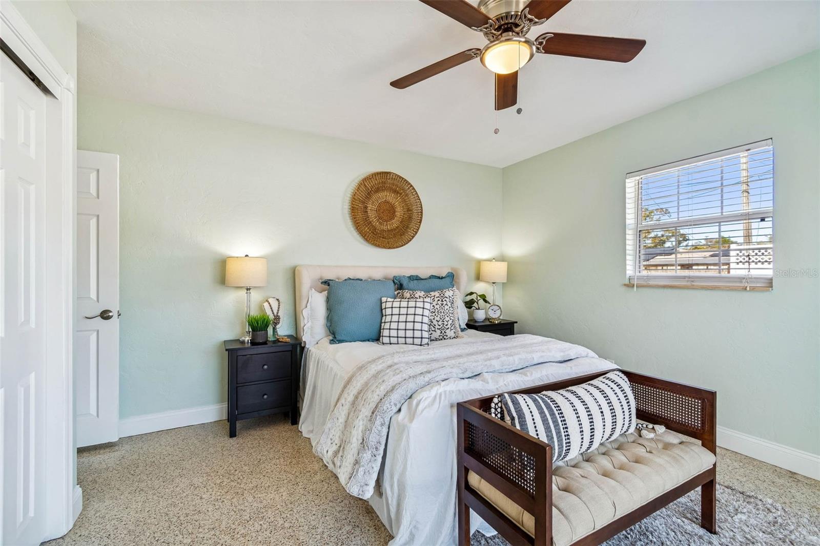 Image 20 of 46 For 6041 5th Avenue N