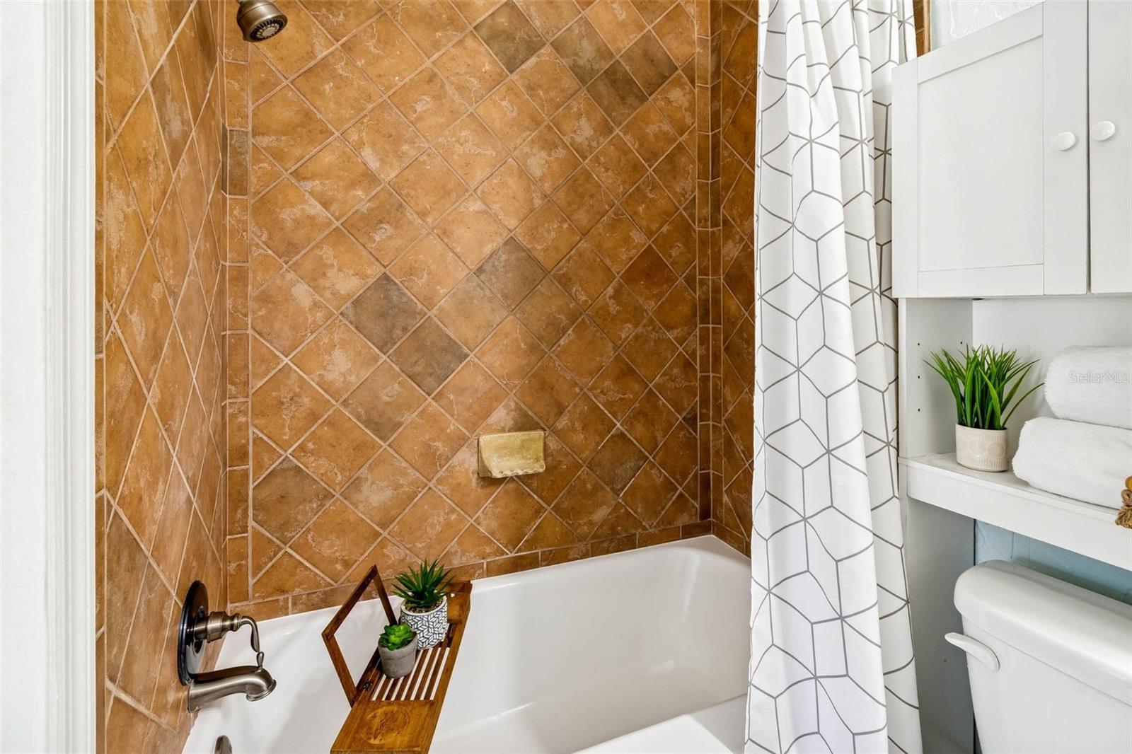 Image 22 of 46 For 6041 5th Avenue N