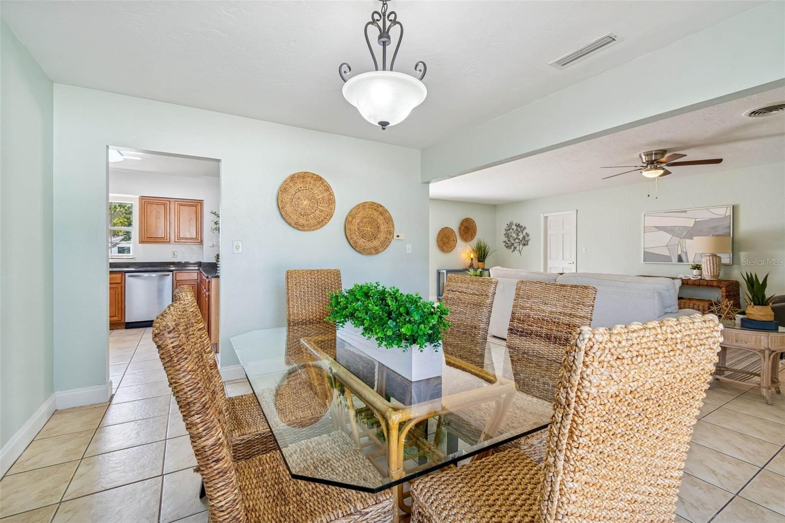 Image 9 of 46 For 6041 5th Avenue N