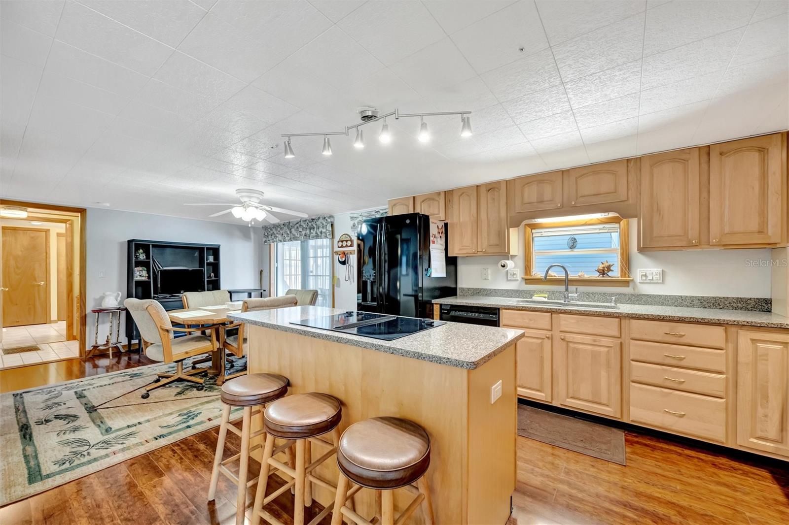 Image 11 of 57 For 132 Saint Lucia Loop