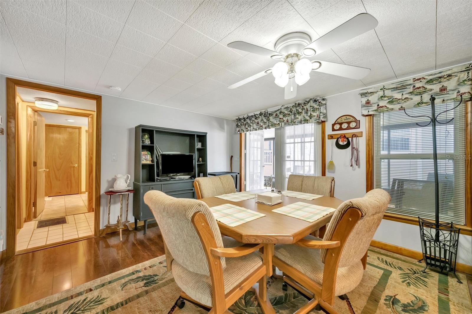 Image 14 of 57 For 132 Saint Lucia Loop