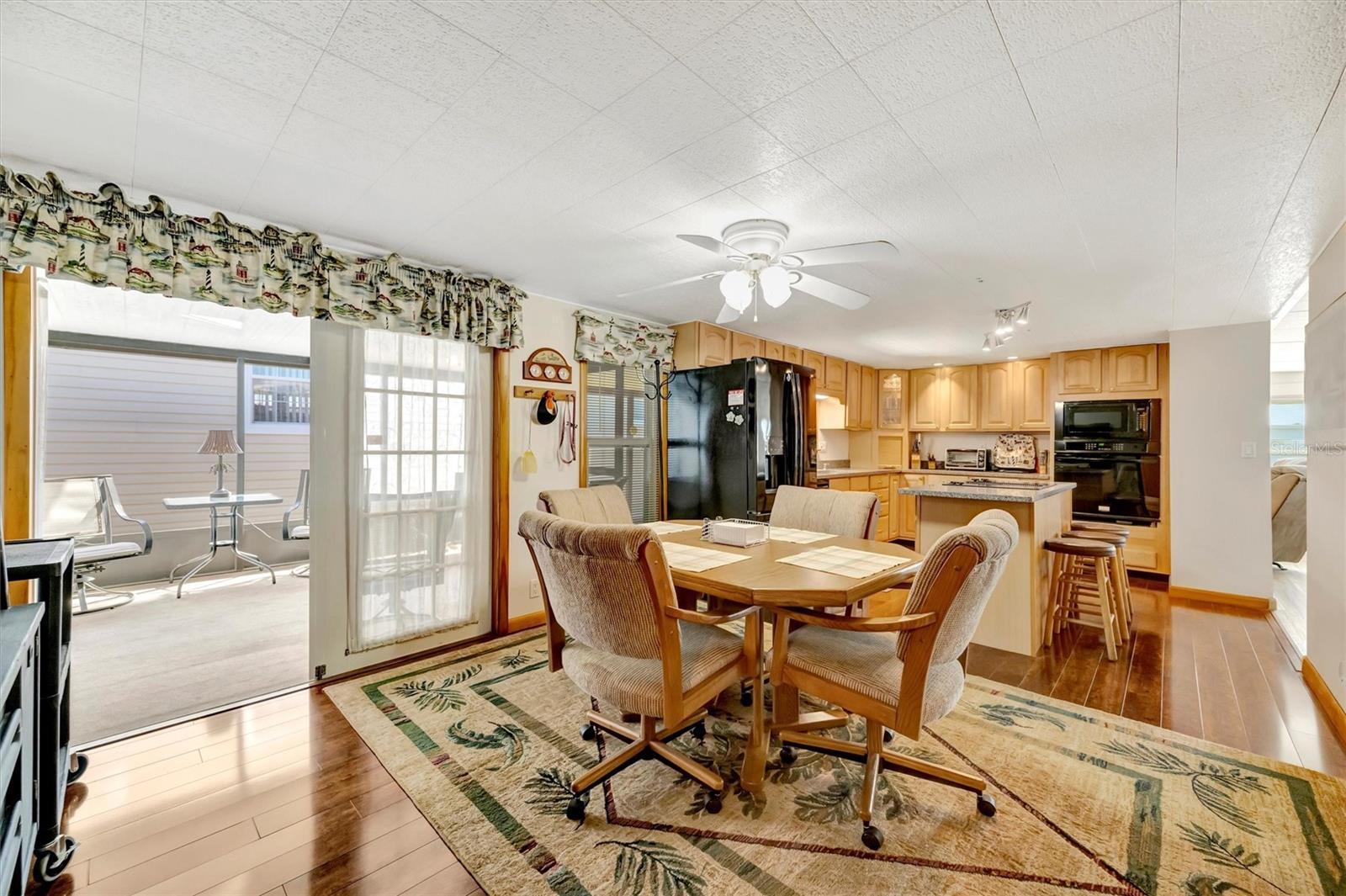 Image 15 of 57 For 132 Saint Lucia Loop