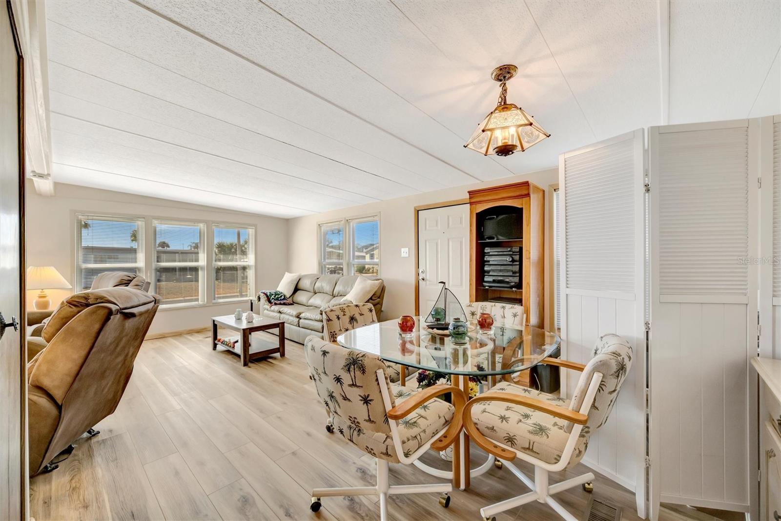 Image 16 of 57 For 132 Saint Lucia Loop