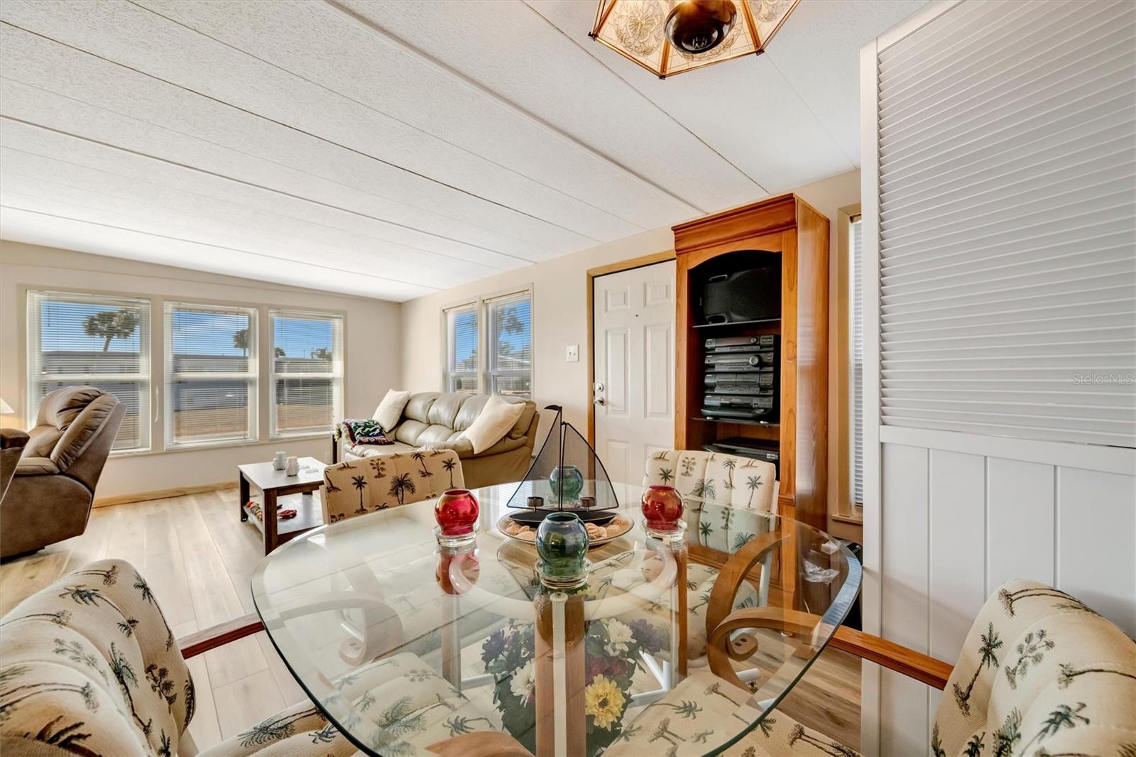 Image 17 of 57 For 132 Saint Lucia Loop