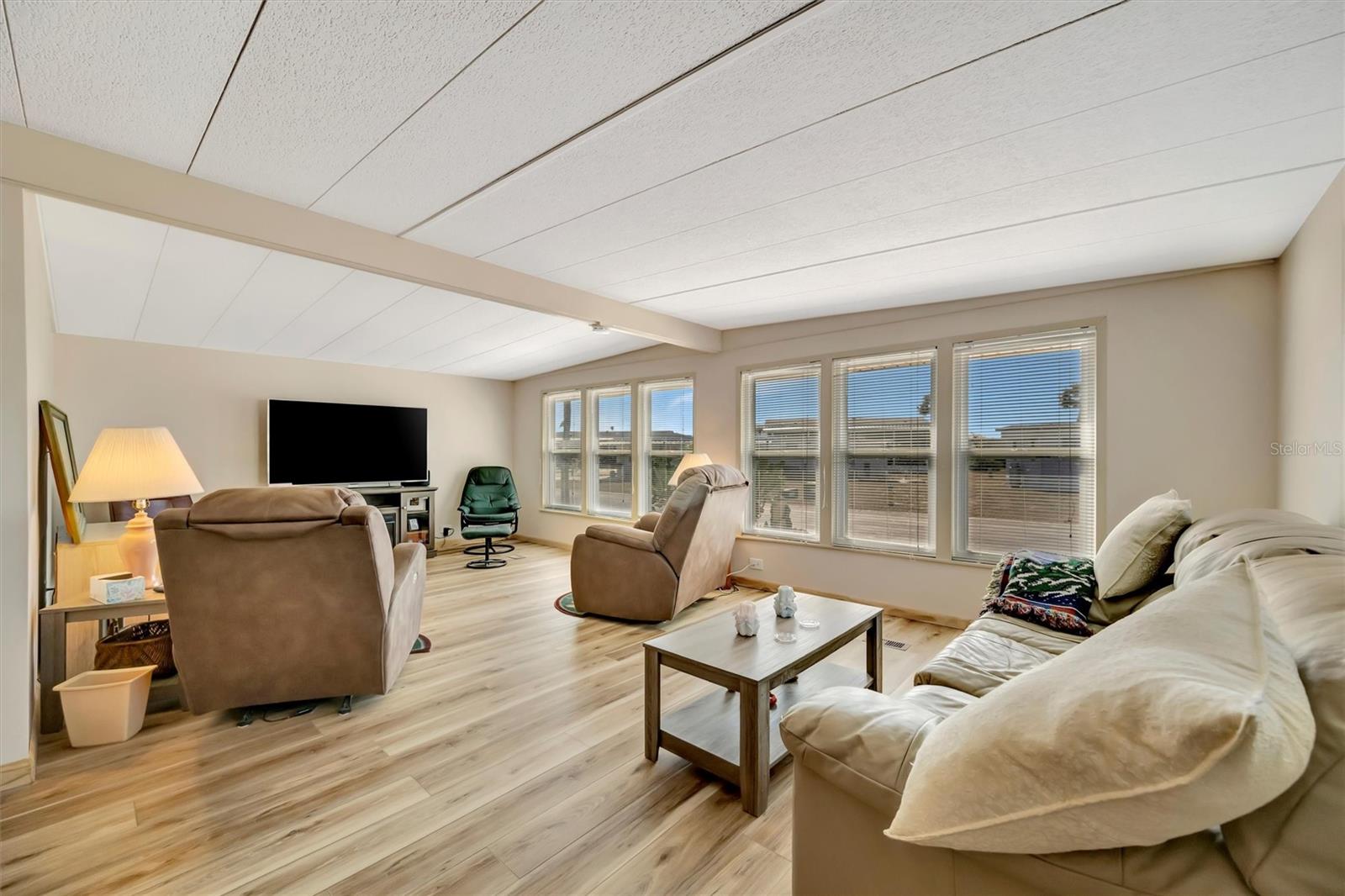 Image 19 of 57 For 132 Saint Lucia Loop