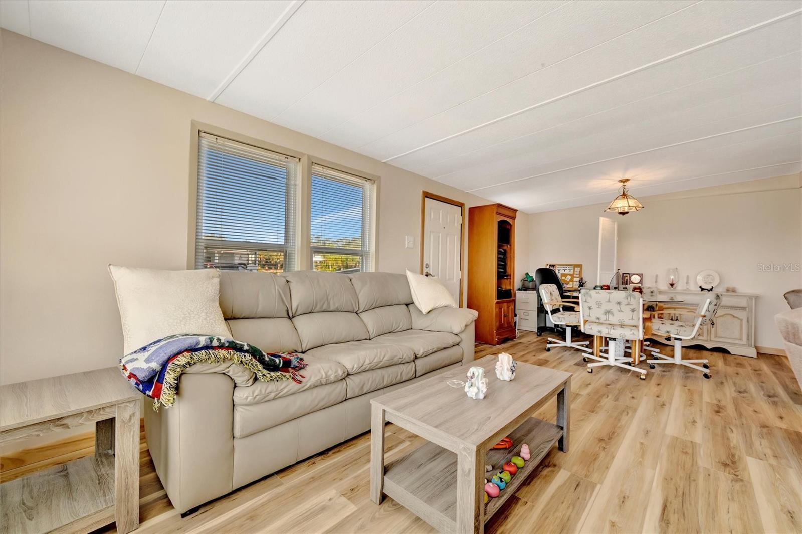 Image 21 of 57 For 132 Saint Lucia Loop