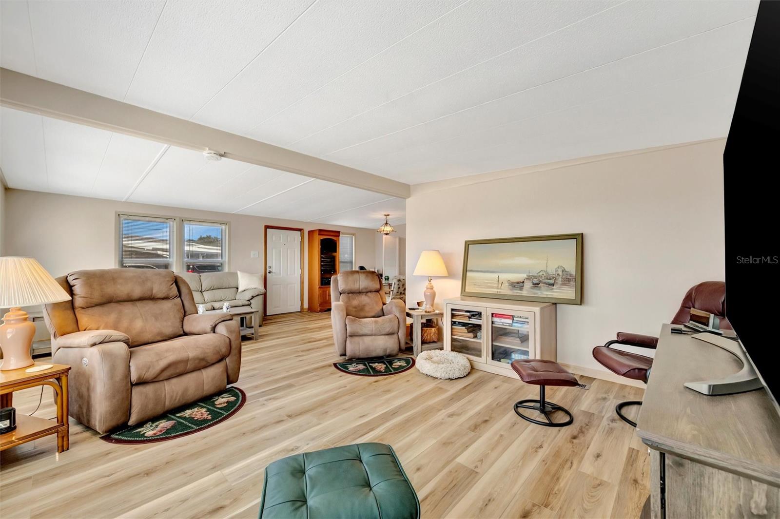 Image 22 of 57 For 132 Saint Lucia Loop