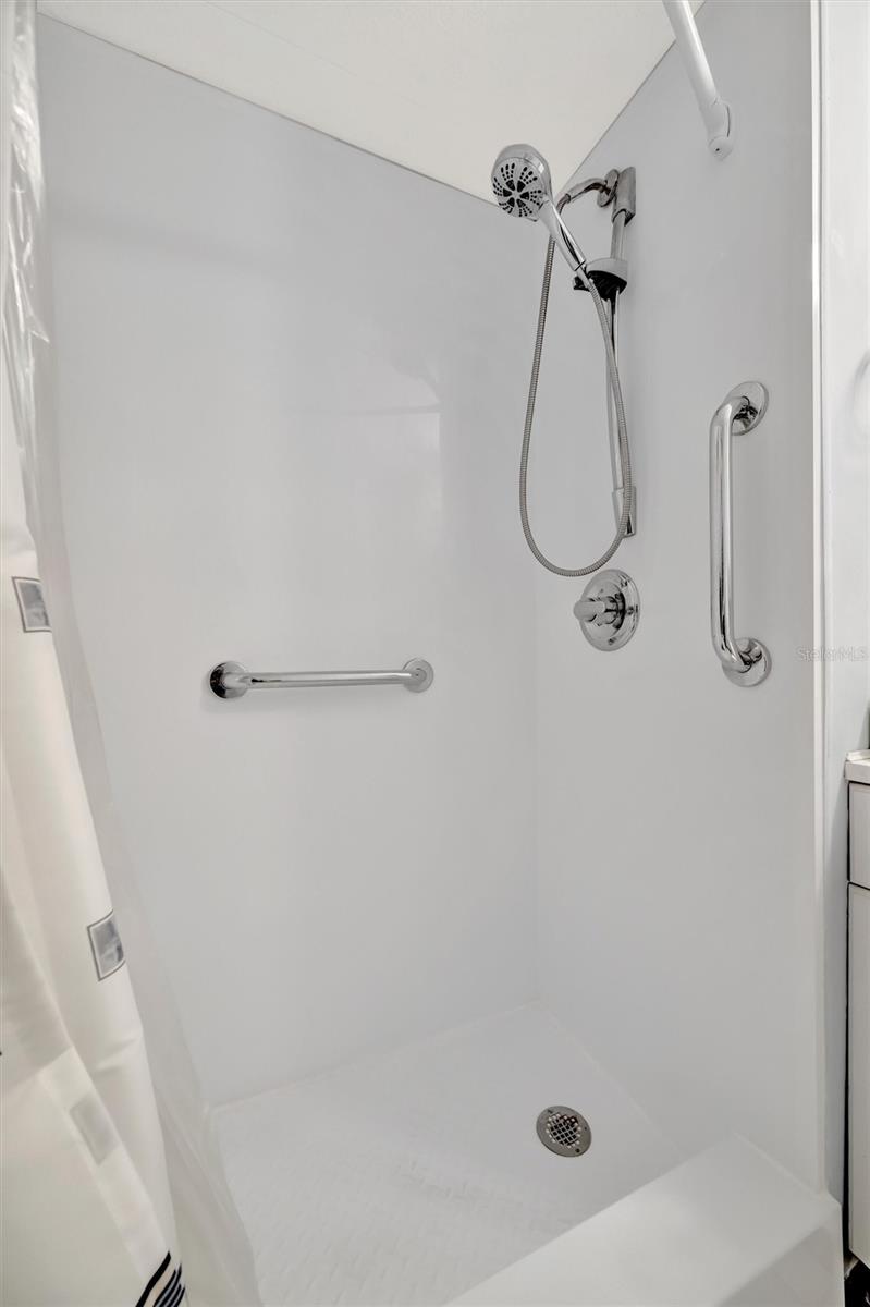 Image 29 of 57 For 132 Saint Lucia Loop