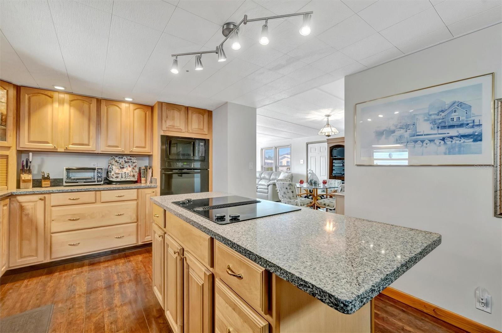 Image 7 of 57 For 132 Saint Lucia Loop