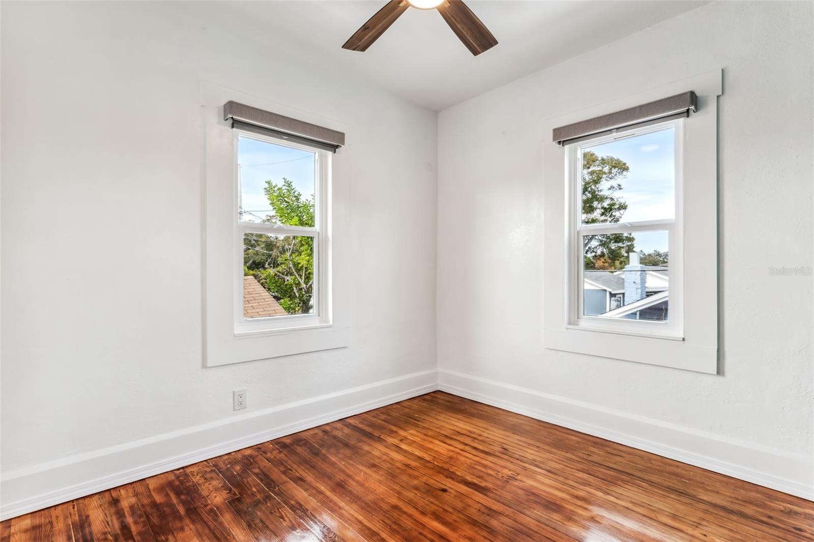 Image 17 of 25 For 1159 35th Avenue N