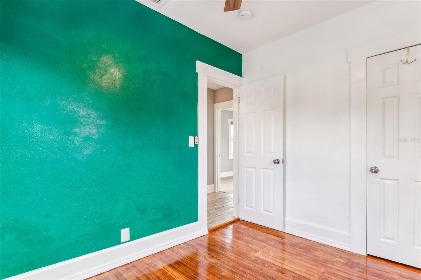 Image 18 of 25 For 1159 35th Avenue N