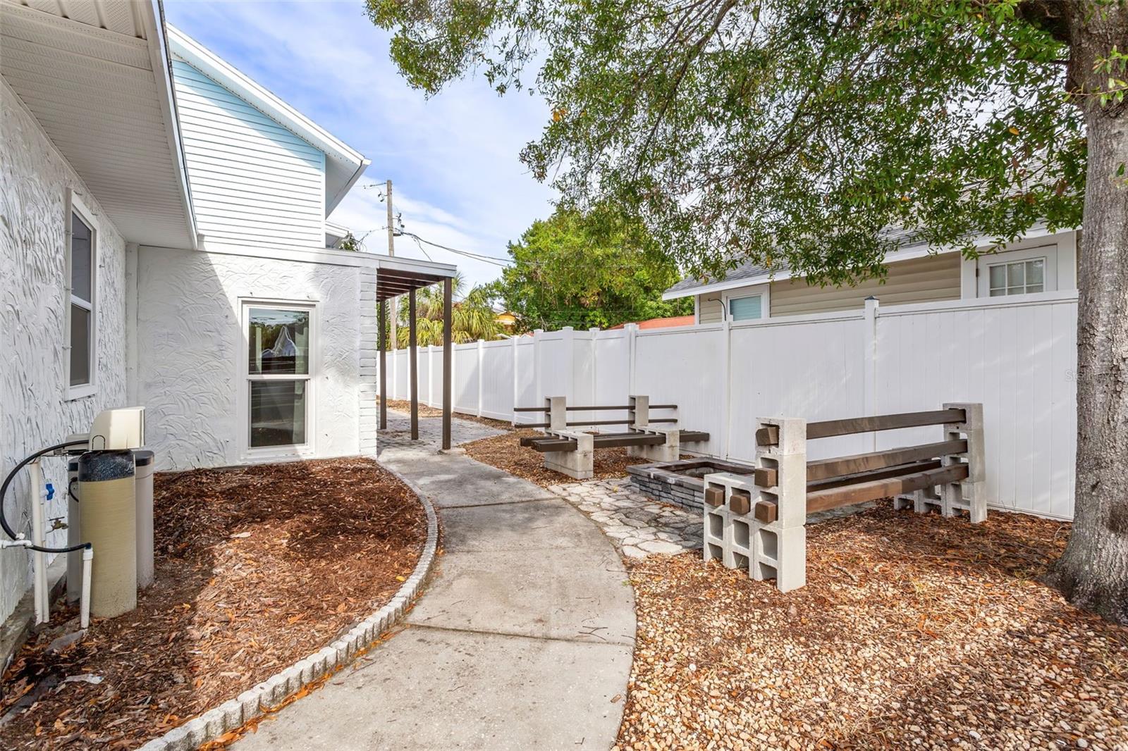 Image 4 of 25 For 1159 35th Avenue N