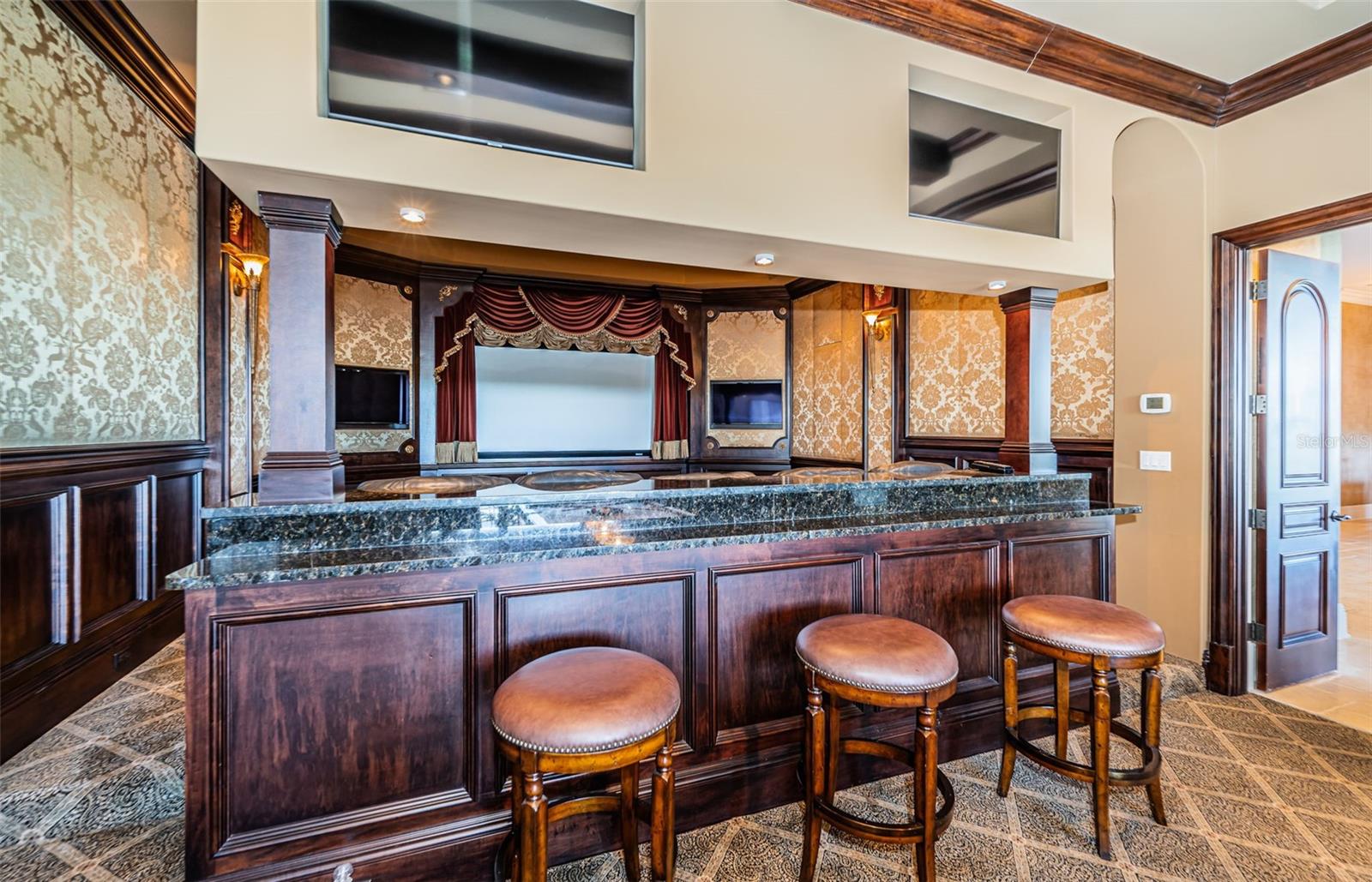 Image 27 of 90 For 9209 Silverthorn Road