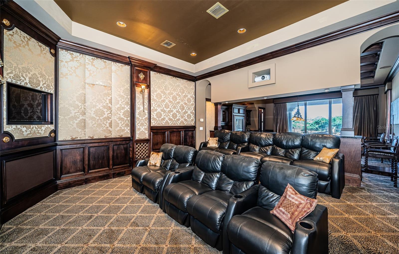 Image 29 of 90 For 9209 Silverthorn Road