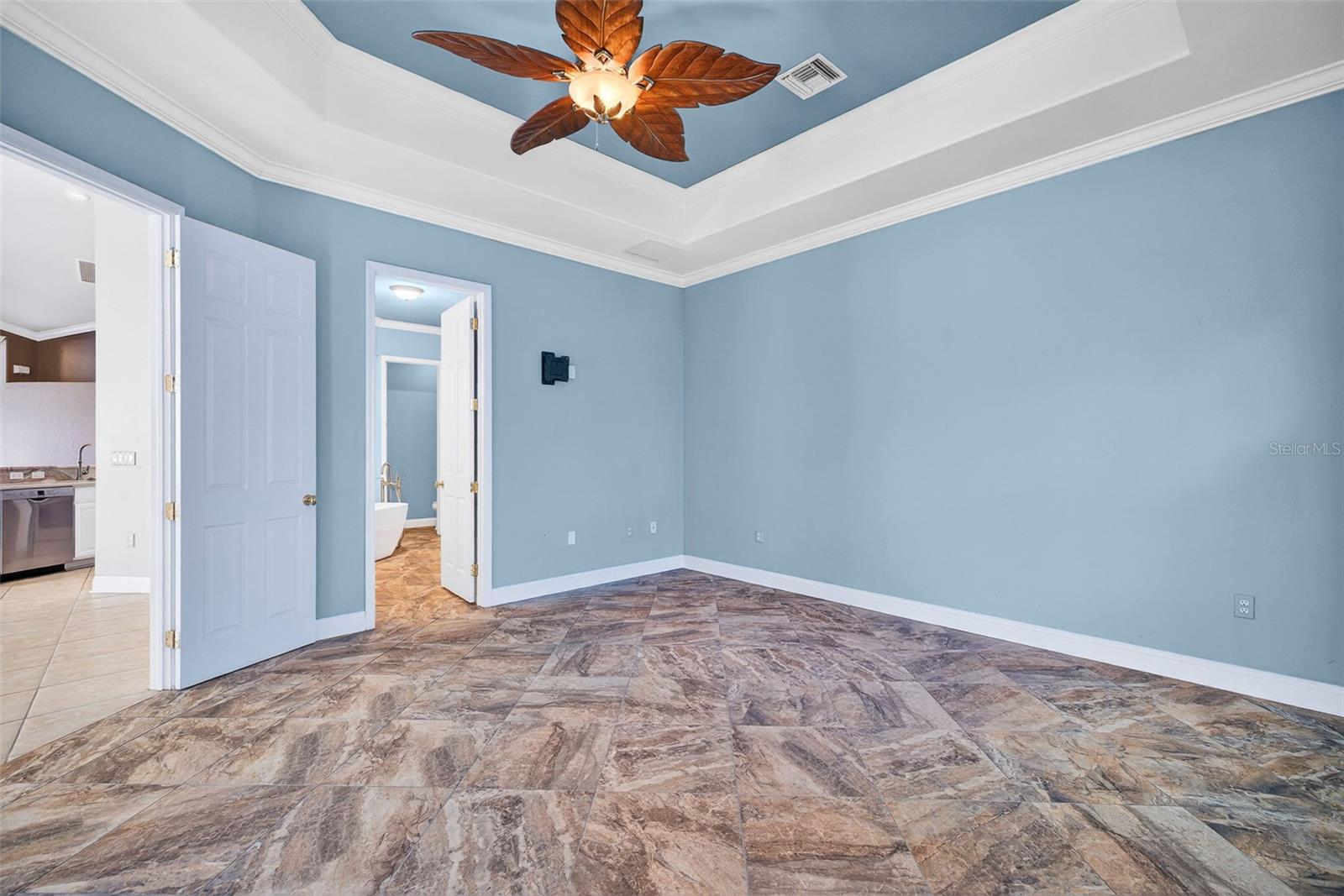 Image 29 of 45 For 15233 Cape Sable Lane