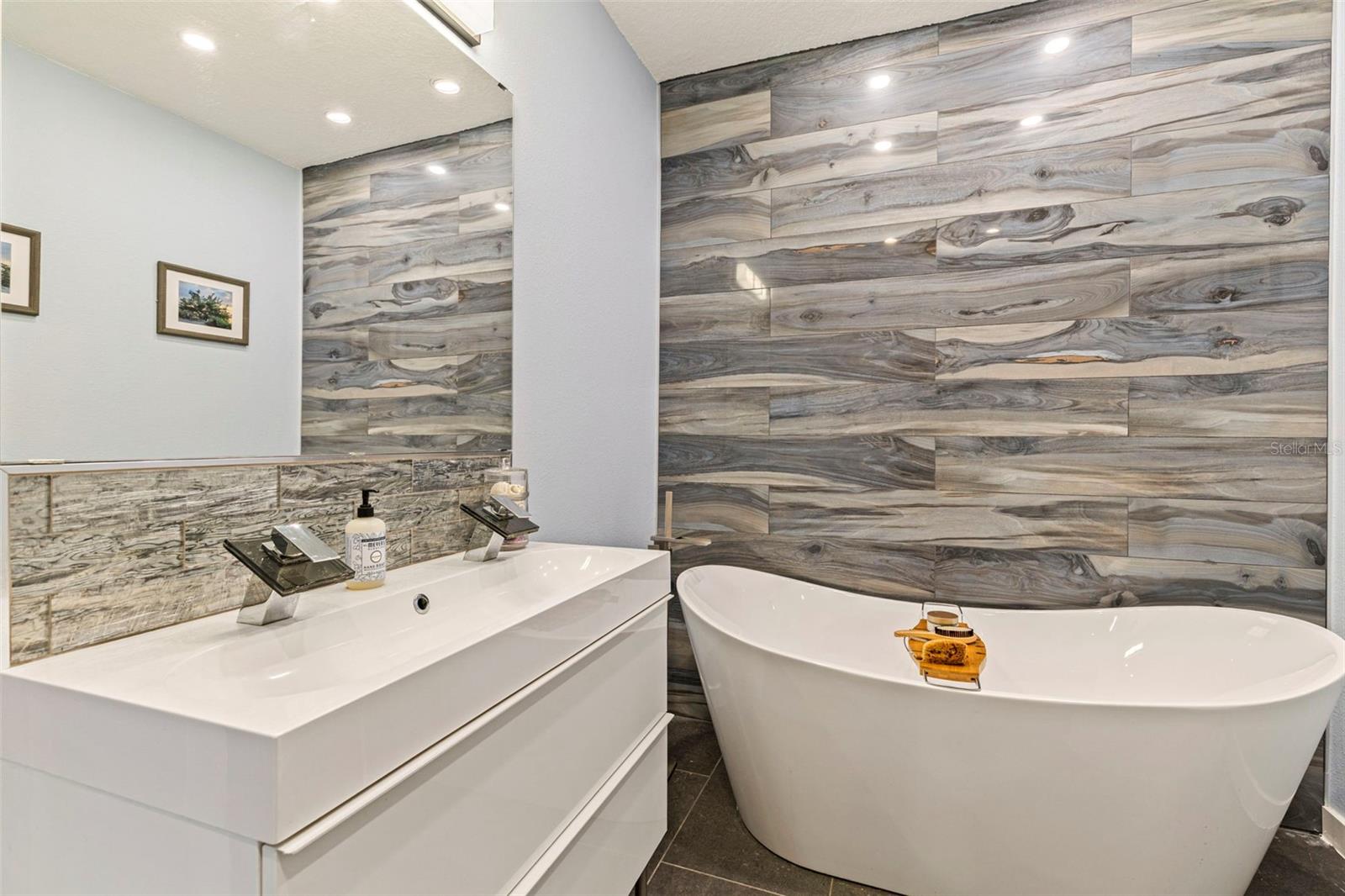 Image 16 of 30 For 3827 17th Street N