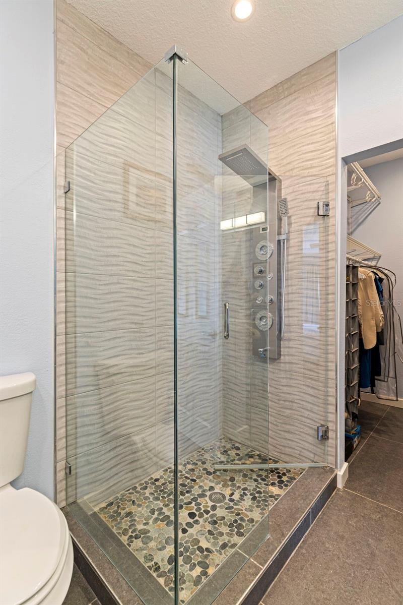 Image 18 of 30 For 3827 17th Street N