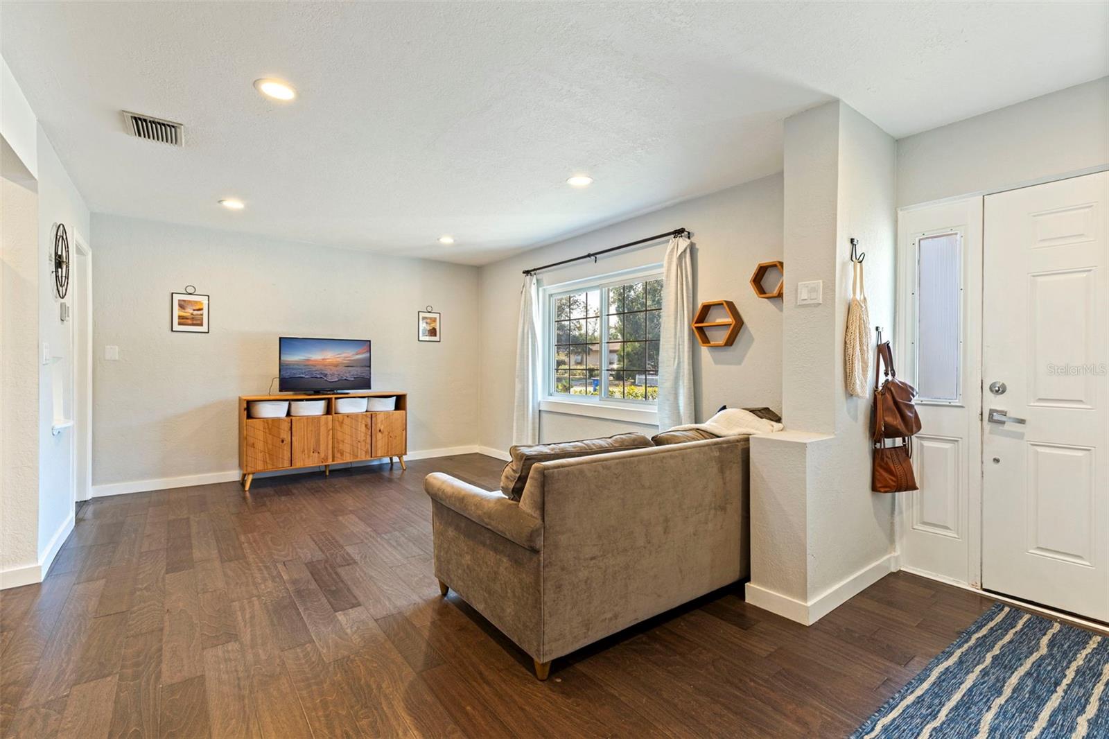 Image 5 of 30 For 3827 17th Street N