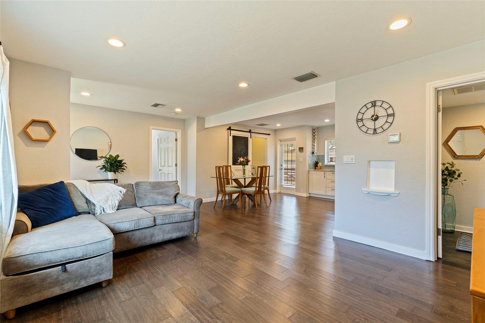 Image 6 of 30 For 3827 17th Street N