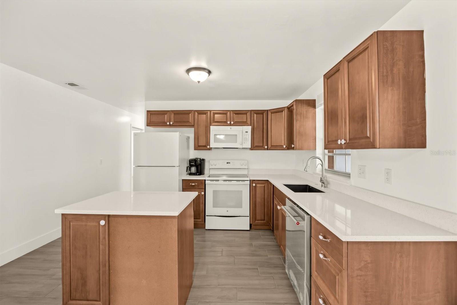 Image 10 of 33 For 31300 Us Highway 441 N