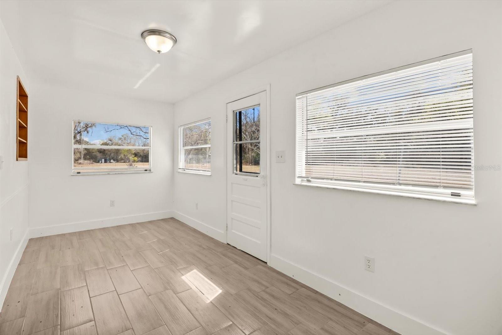 Image 11 of 33 For 31300 Us Highway 441 N