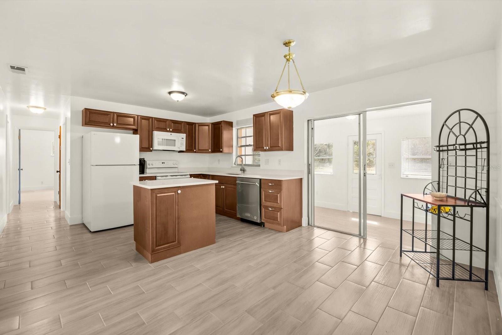 Image 8 of 33 For 31300 Us Highway 441 N