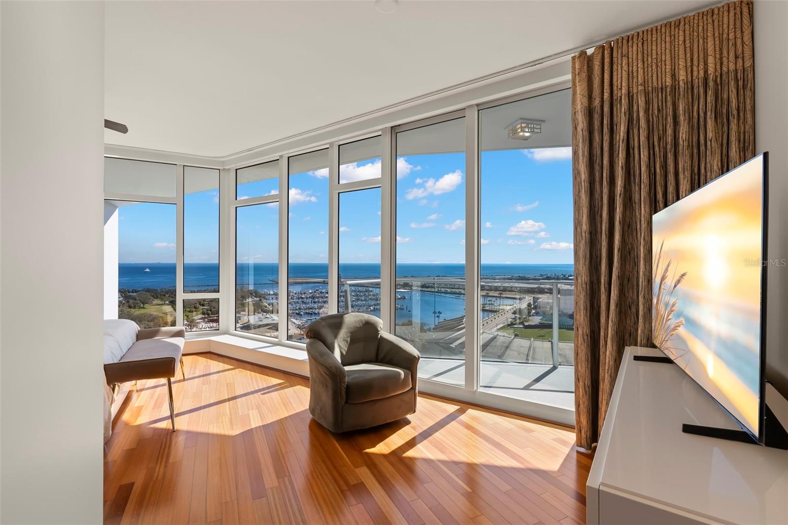 Image 41 of 82 For 175 1st Street S 1506