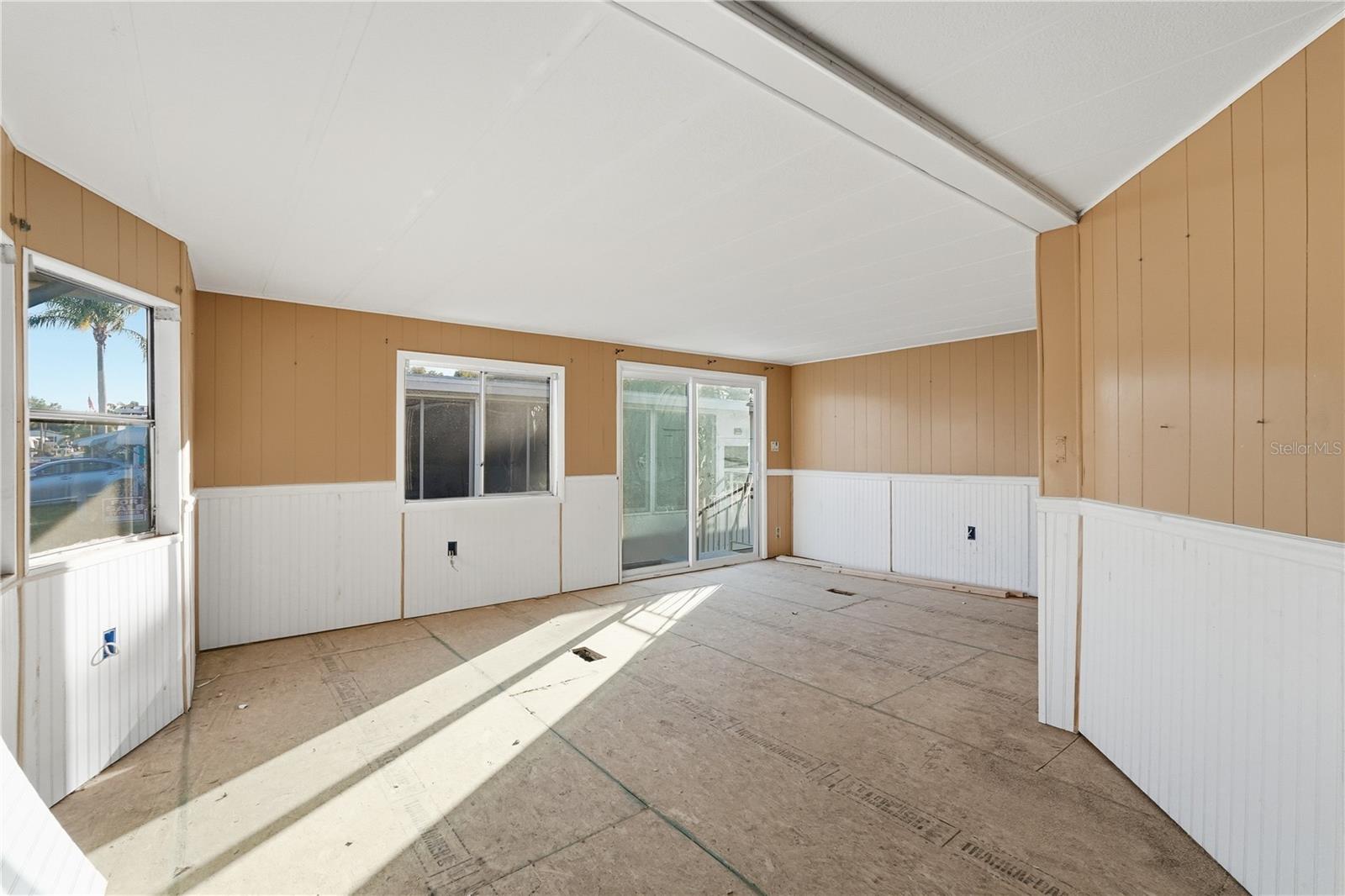 Image 3 of 20 For 4403 Tucker Square