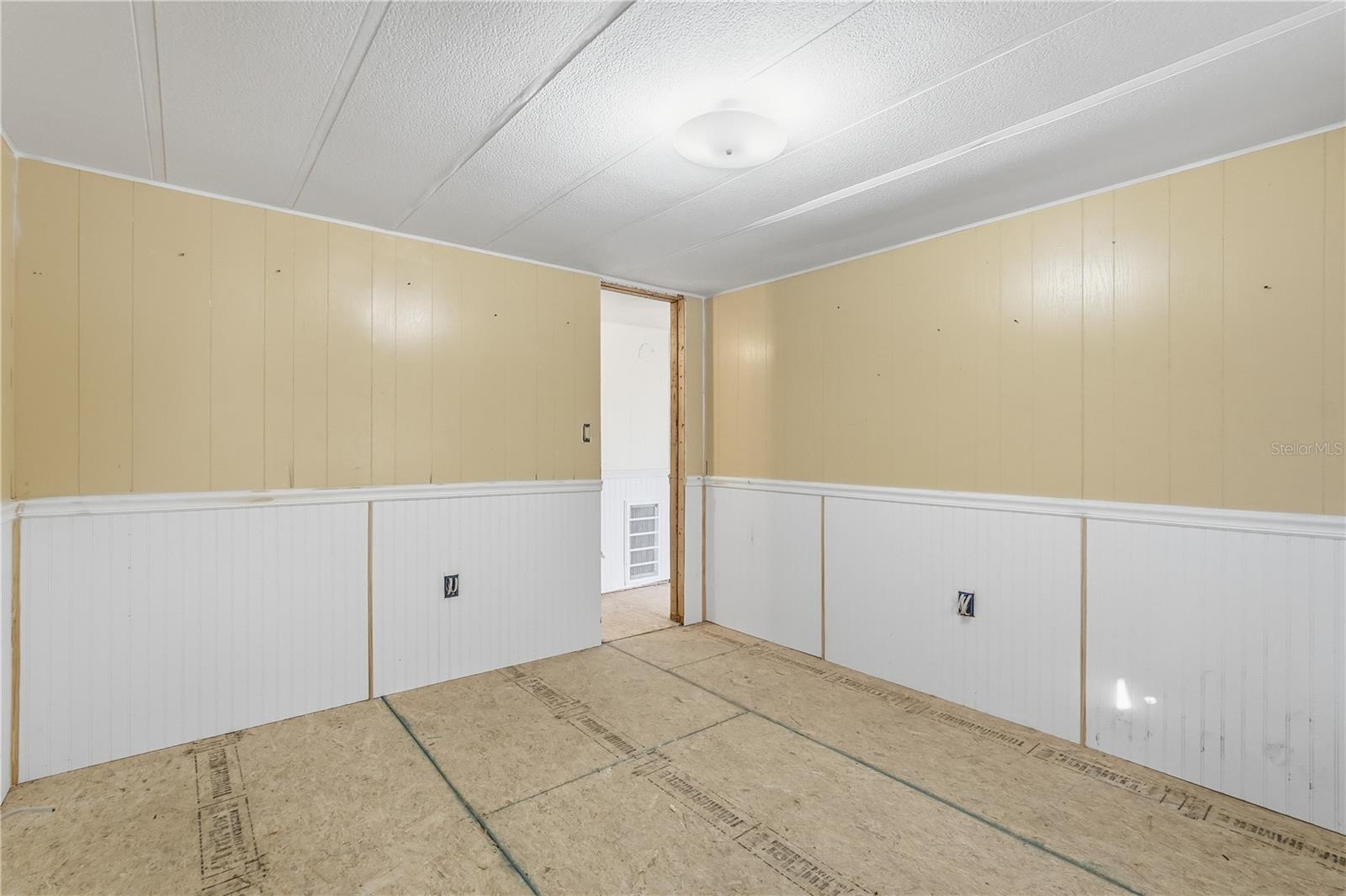 Image 8 of 20 For 4403 Tucker Square