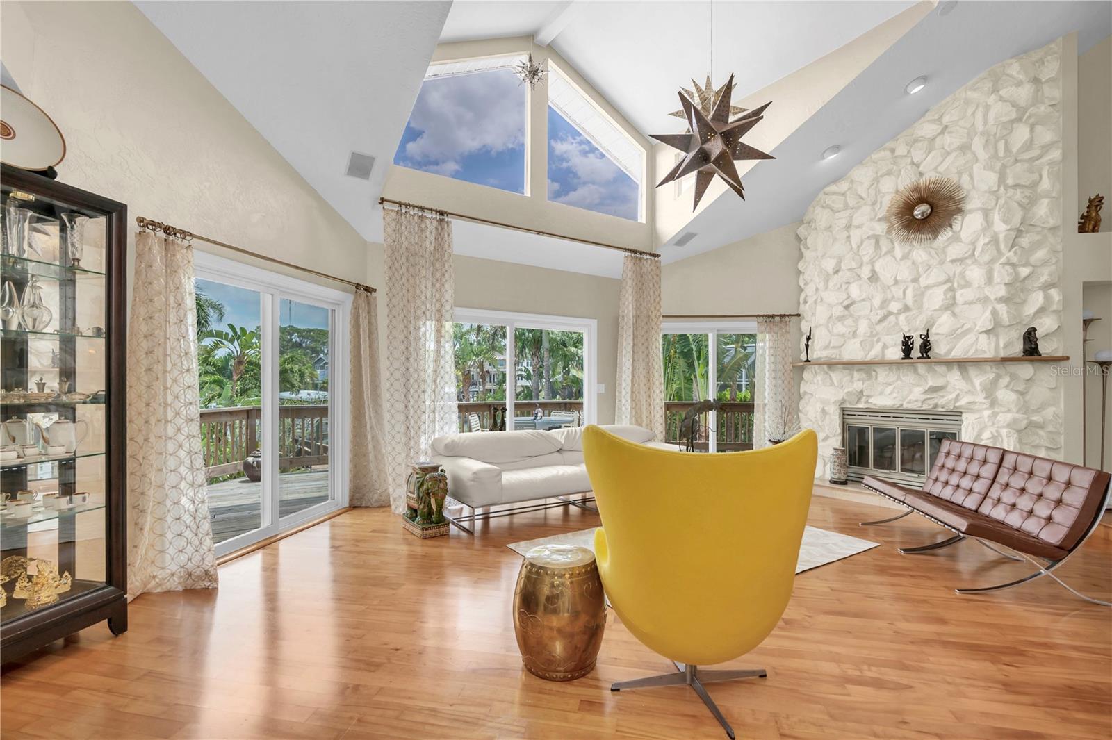 Image 12 of 69 For 633 Soundview Drive