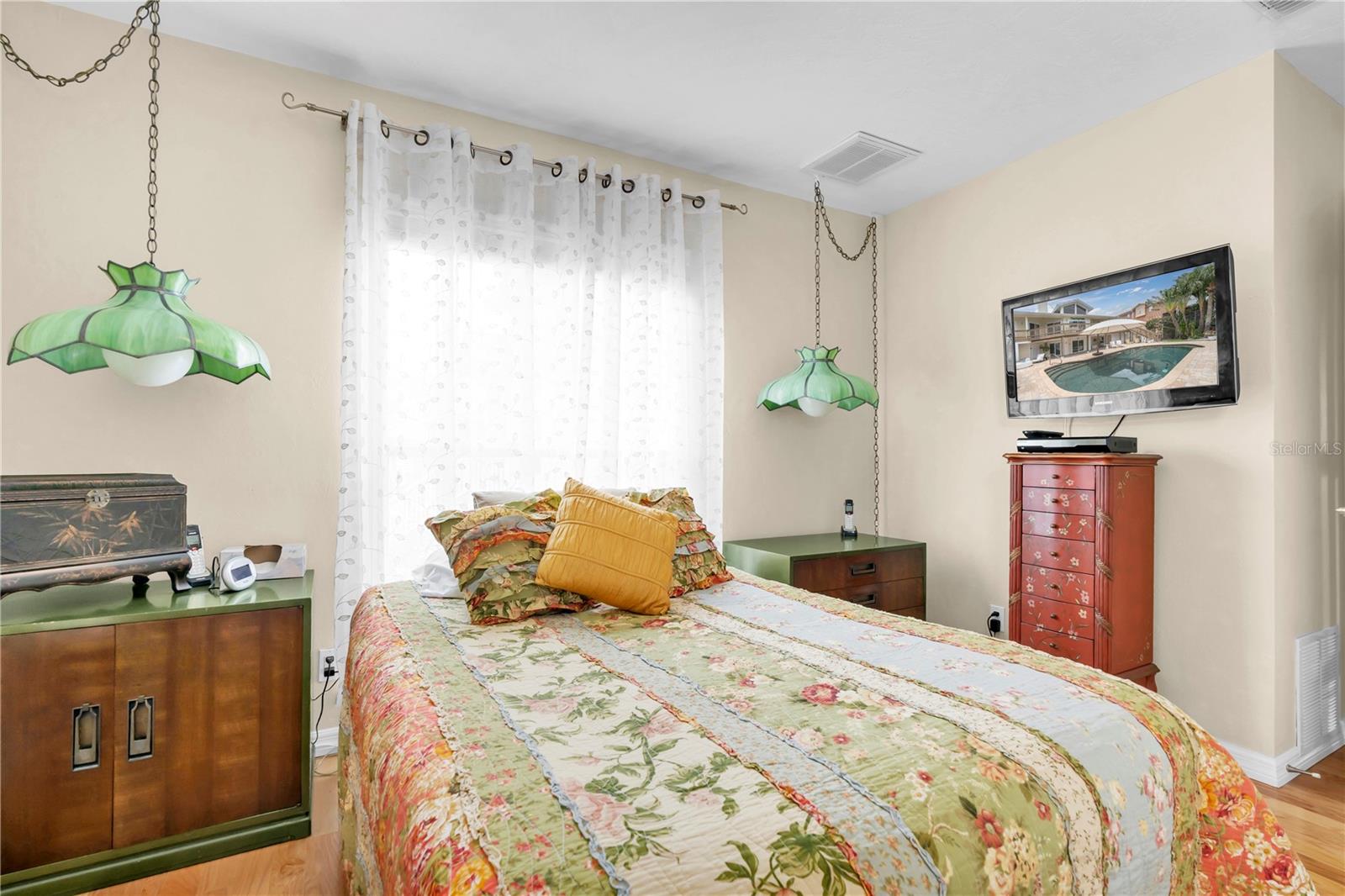 Image 36 of 69 For 633 Soundview Drive