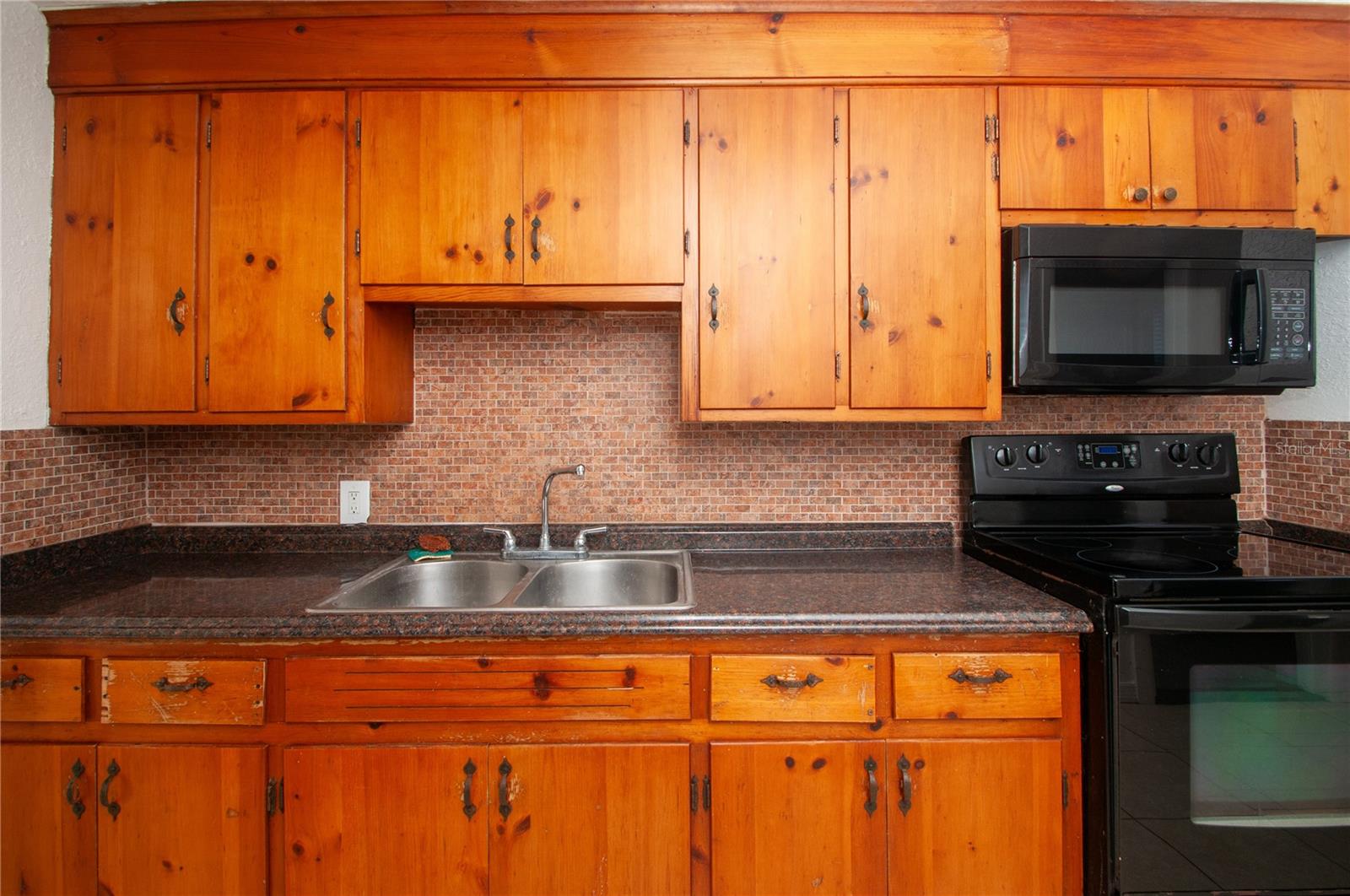 Image 13 of 34 For 7911 52nd Way N