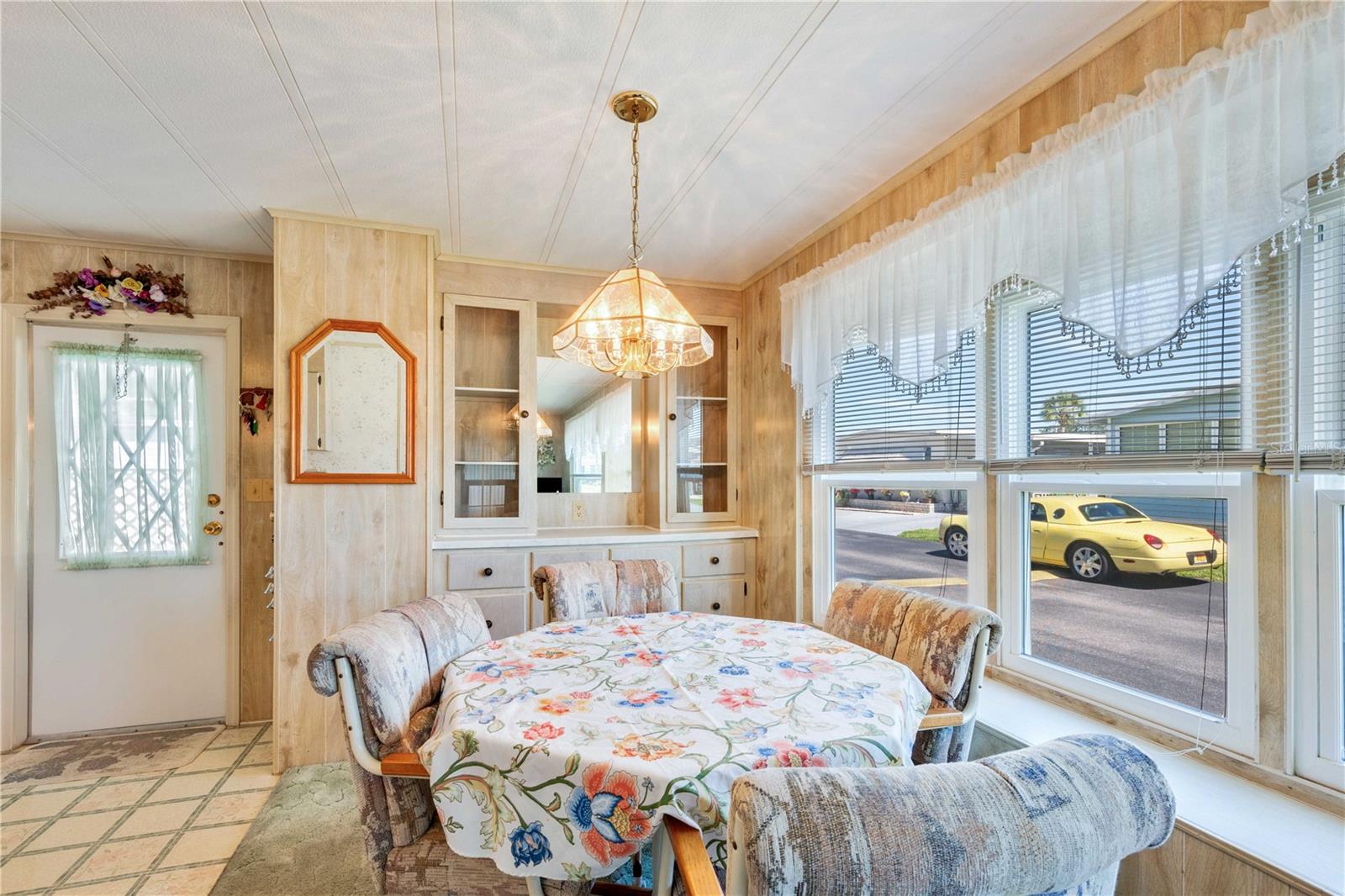 Image 10 of 39 For 37812 Valencia Avenue