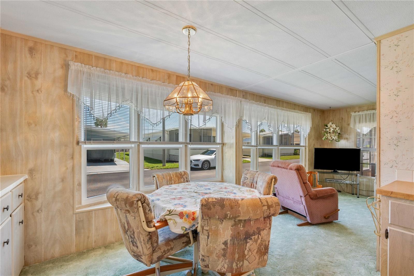 Image 11 of 39 For 37812 Valencia Avenue