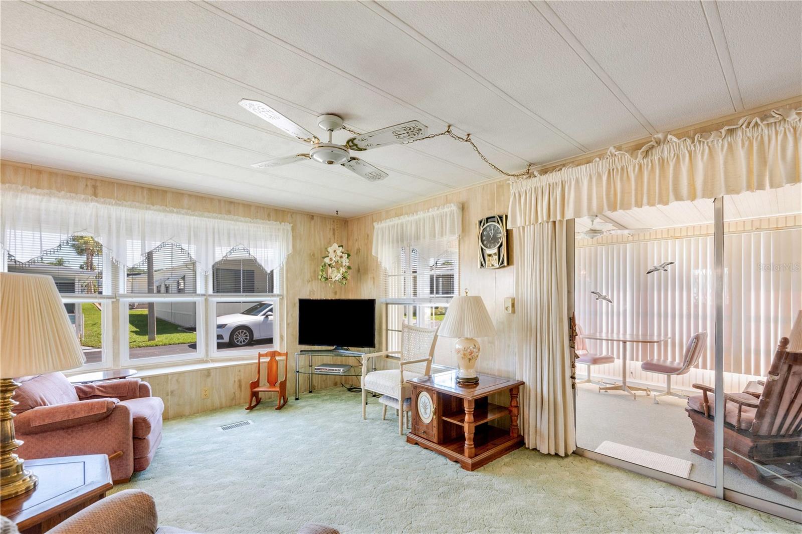 Image 13 of 39 For 37812 Valencia Avenue