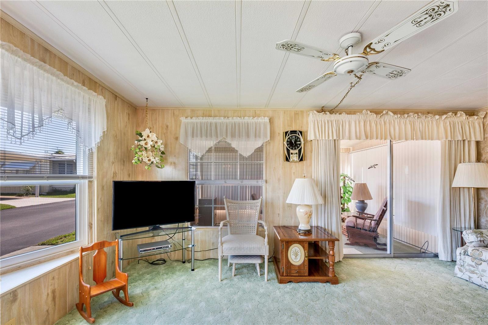 Image 14 of 39 For 37812 Valencia Avenue