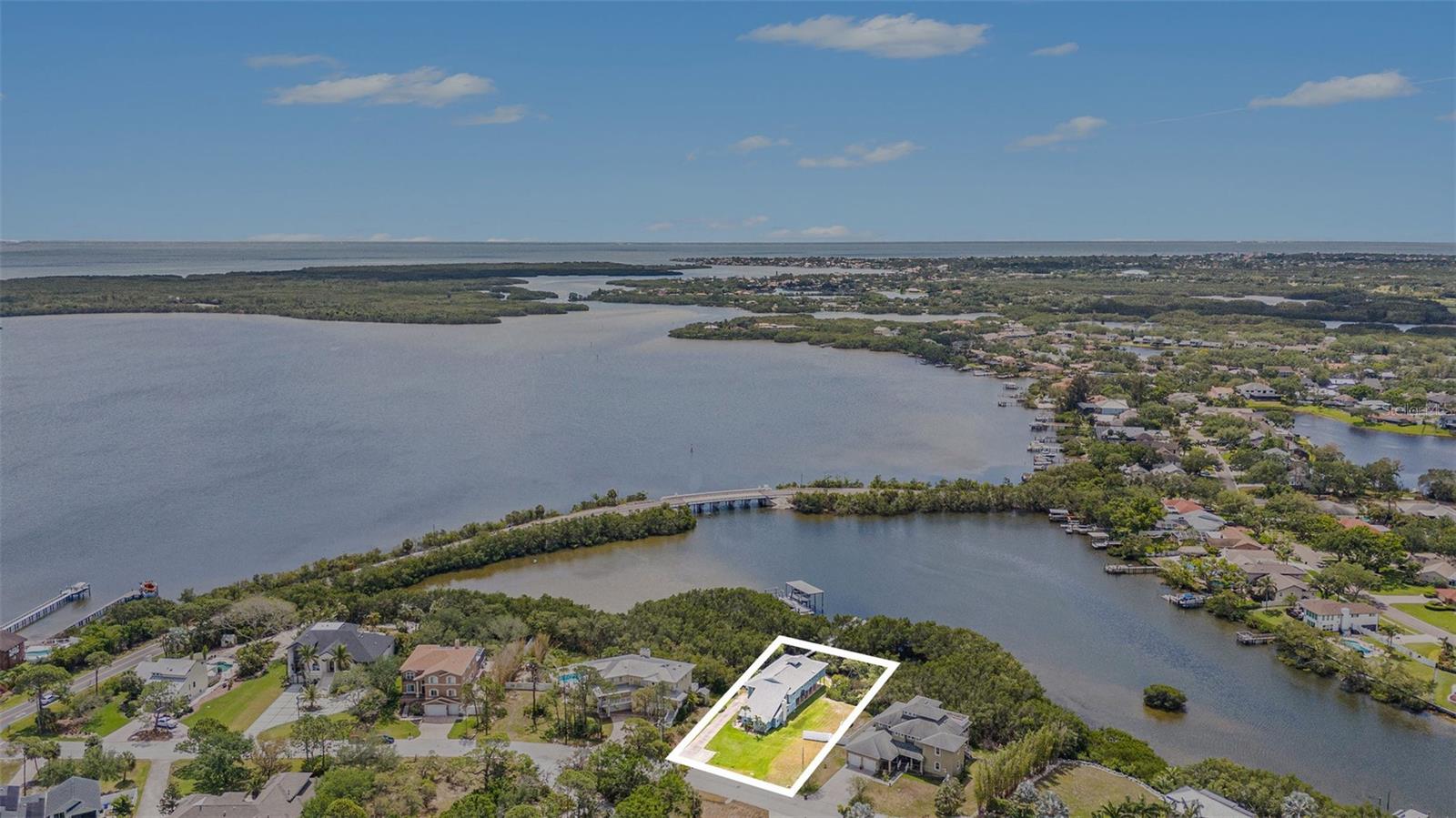 Image 12 of 18 For 734 Weedon Drive Ne