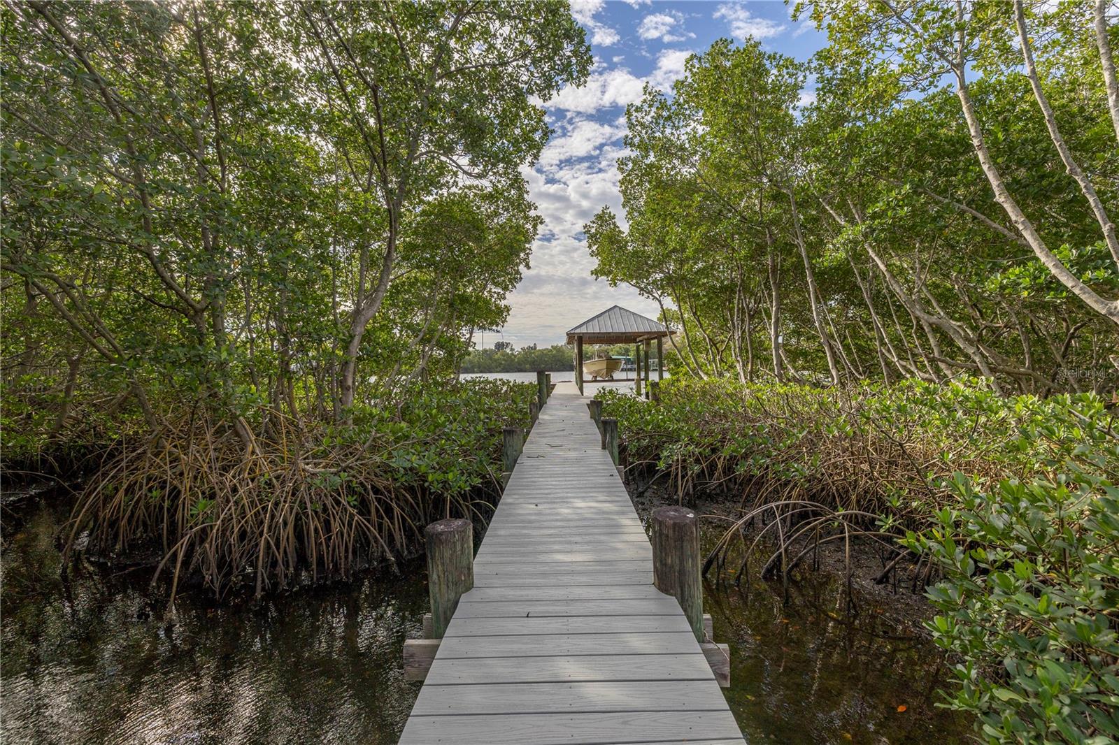 Image 16 of 18 For 734 Weedon Drive Ne